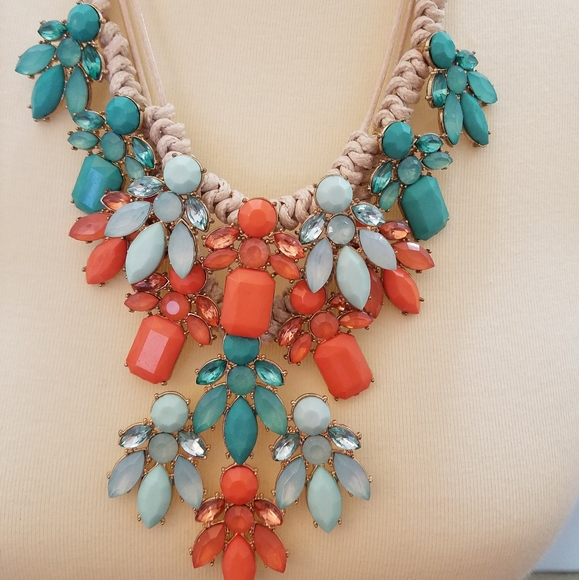 Jewelry - Statement necklace